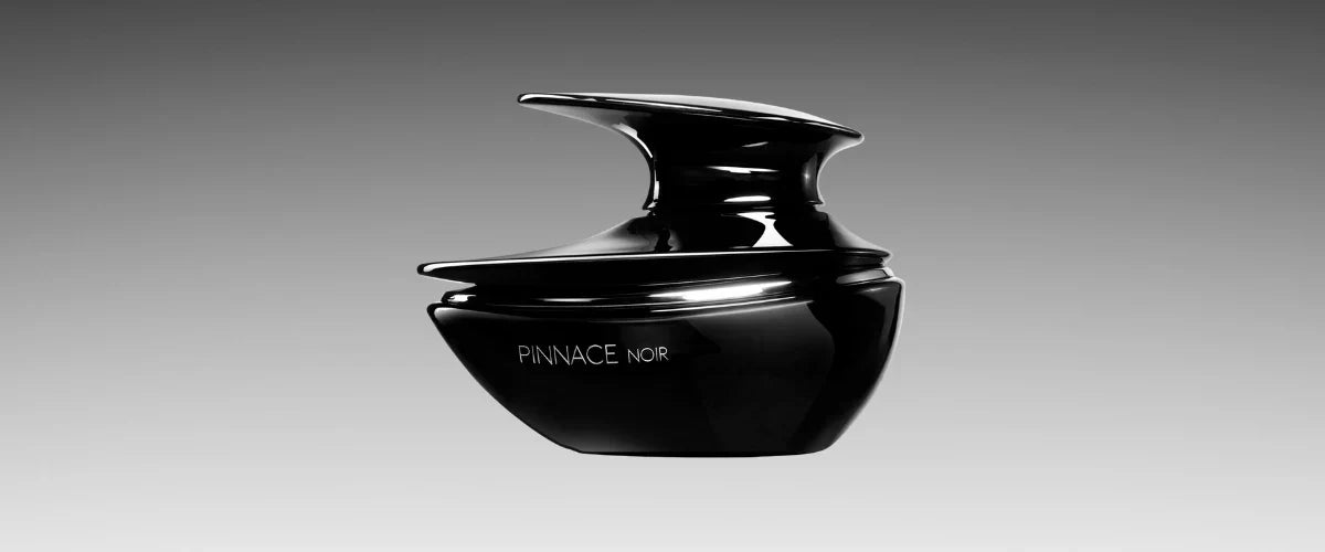 Pinnace_Noir_French_Avenue_Fondo_Gris
