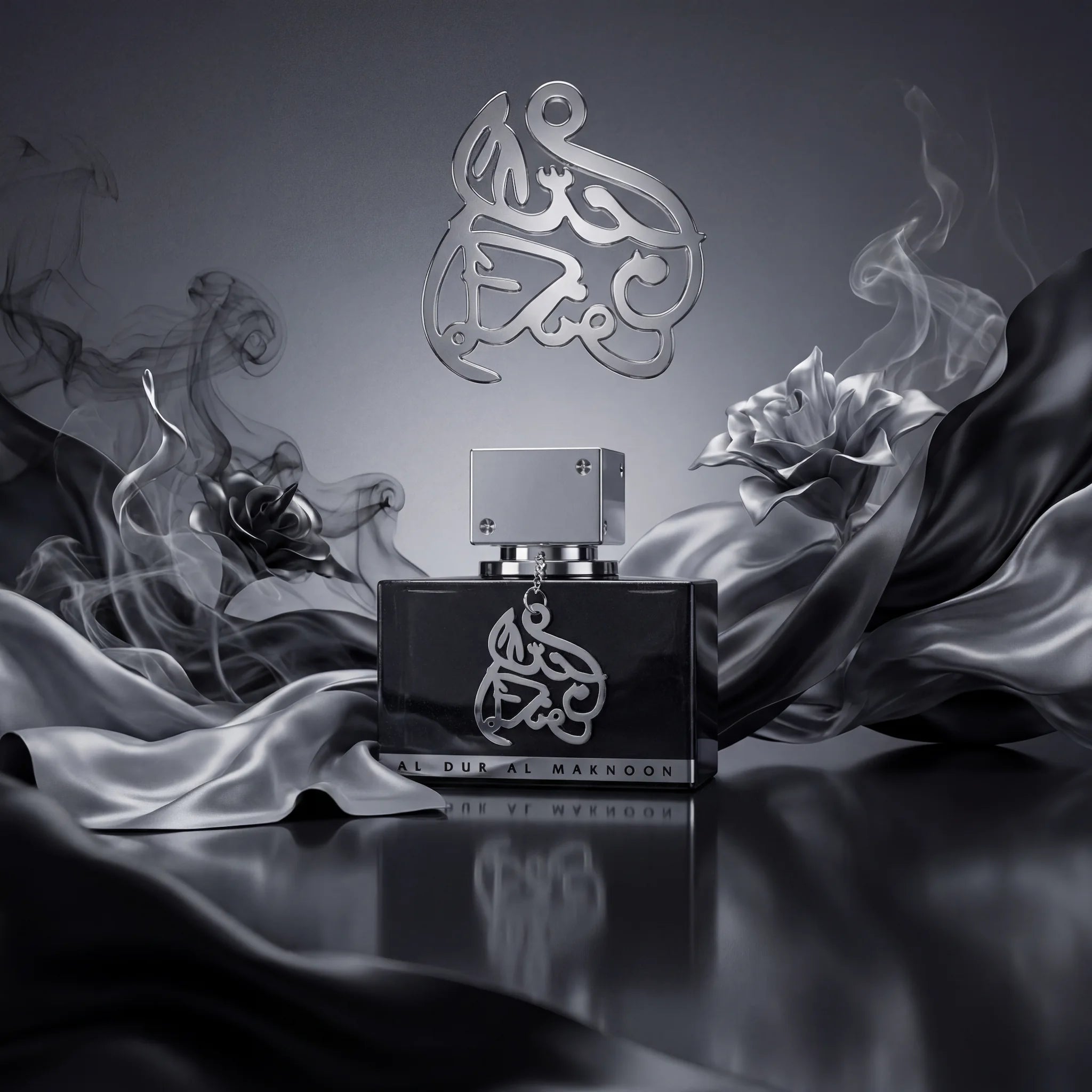 Al Dur Al Maknoon Silver Lattafa Eau de Parfum Para Hombre con fondo creativo de flores