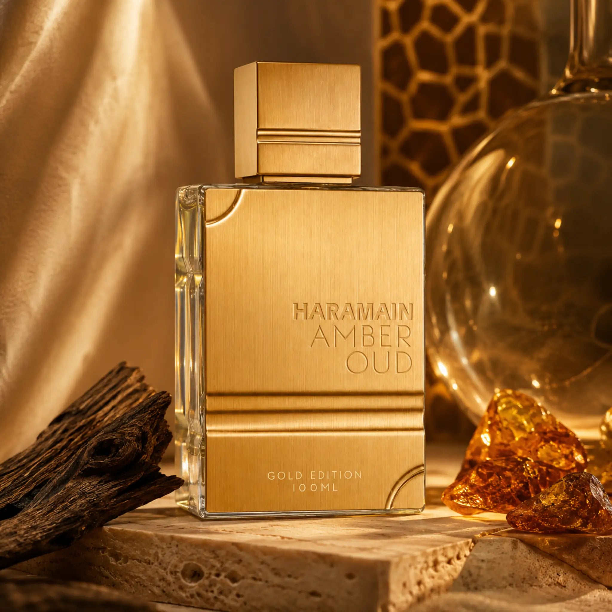Amber Oud Gold Edition Al Haramain Eau de Parfum Unisex con fondo creativo artístico