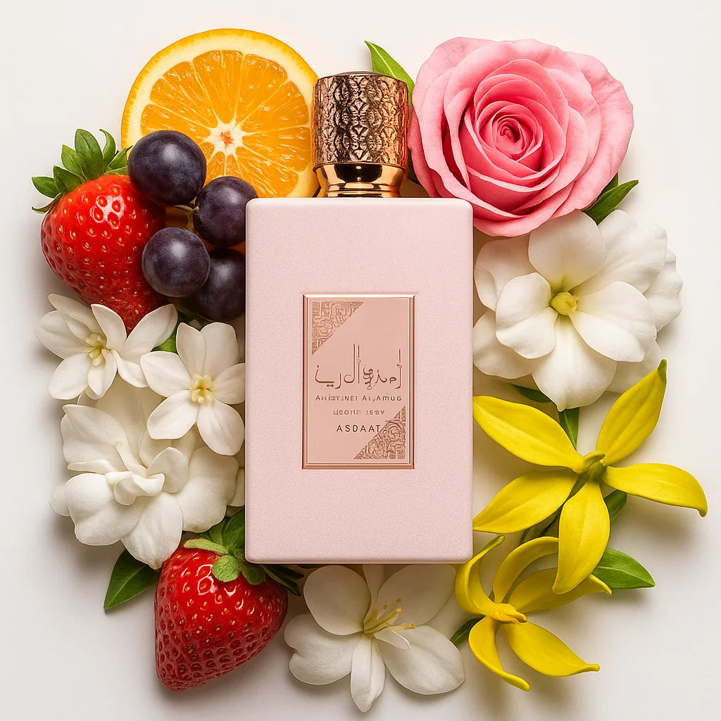 Ameerat_Al_Arab_Prive_Rose_Asdaaf_Eau_de_Parfum_Para_Mujer_Fondo_Blanco_Fresa_Uva