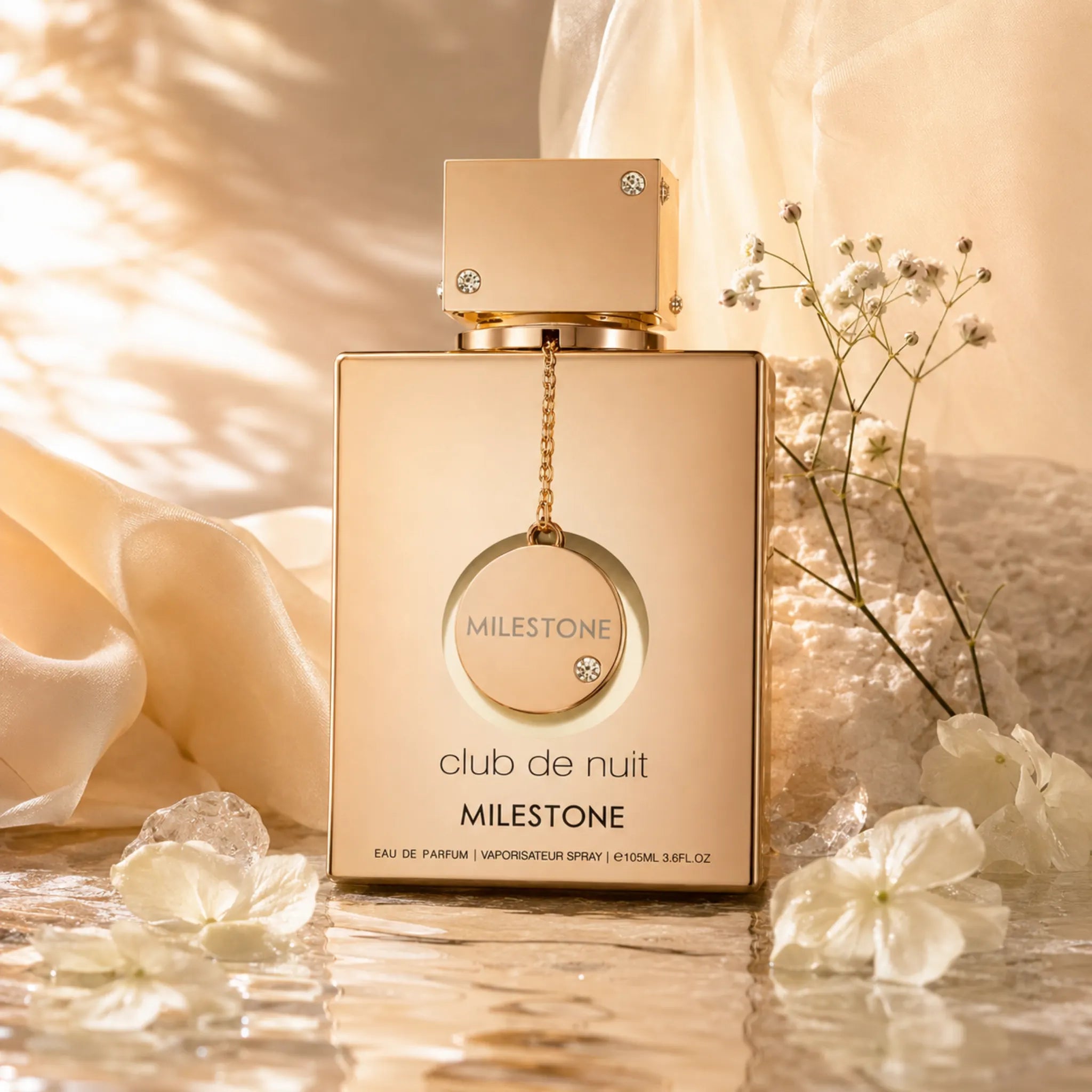 Club de Nuit Milestone Armaf Eau de Parfum Unisex con fondo creativo desertico
