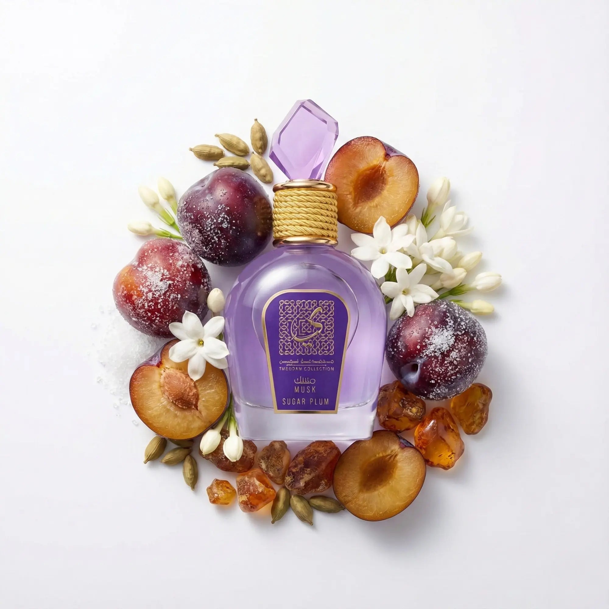 Musk_Sugar_Plum_Lattafa_Eau_de_Parfum_Para_Mujer_Fondo_Blanco_Ciruela_Jazmin_Flor_Fruta