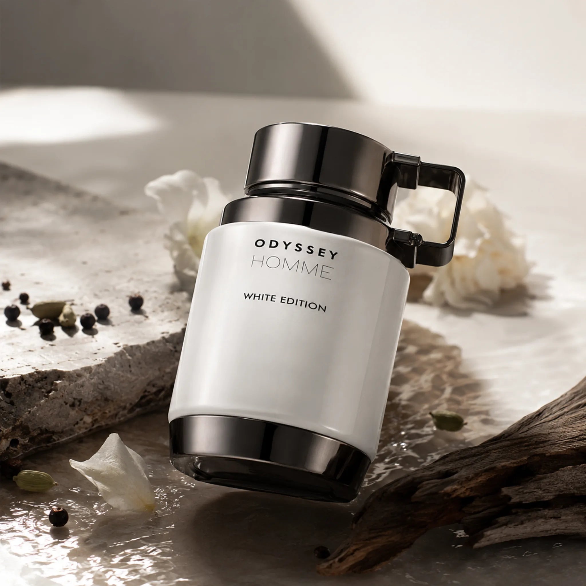 Odyssey Homme White Edition Armaf Eau de Parfum Para Hombre con fondo creativo de cuarzo
