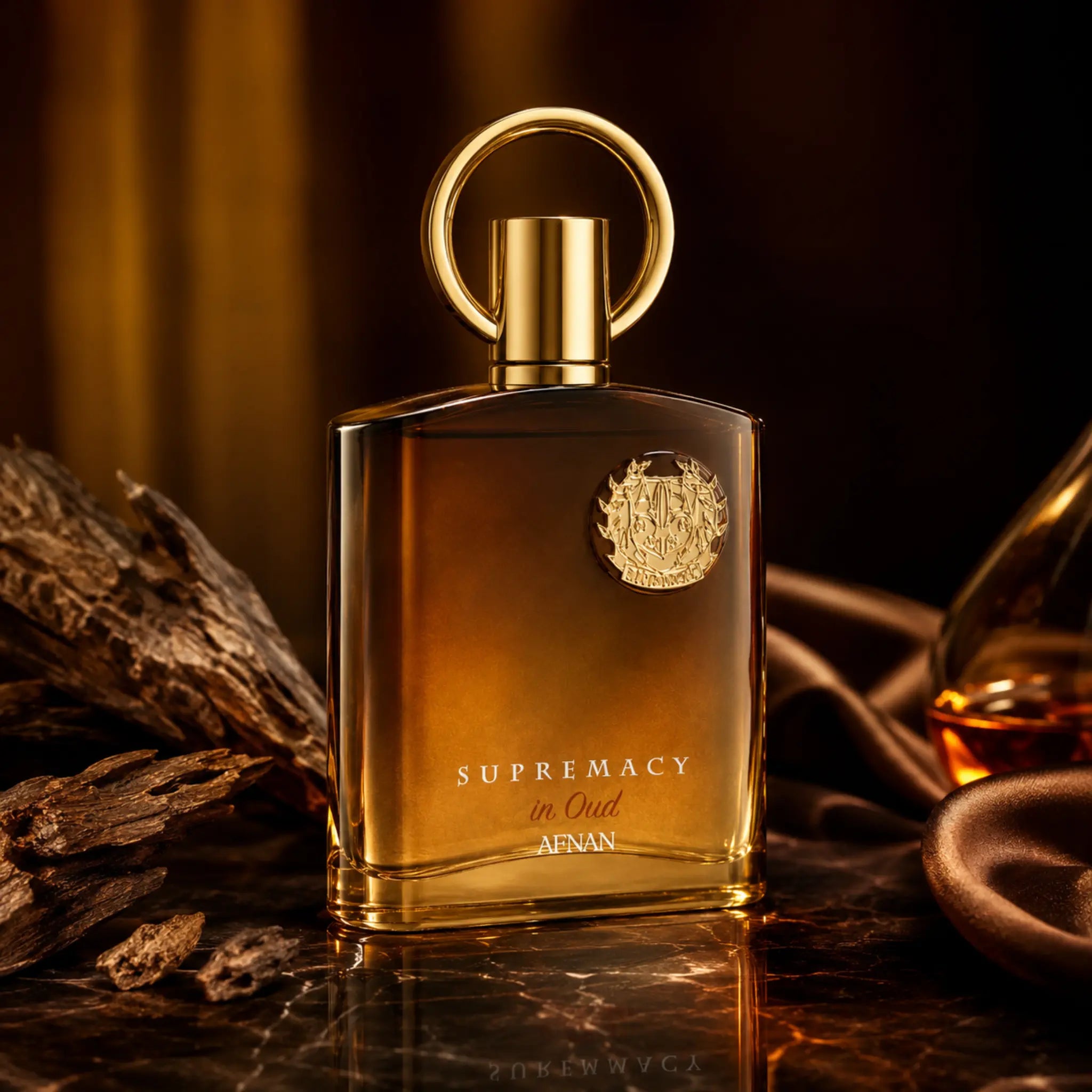 Supremacy in Oud Afnan Extrait de Parfum Unisex con fondo creativo africano
