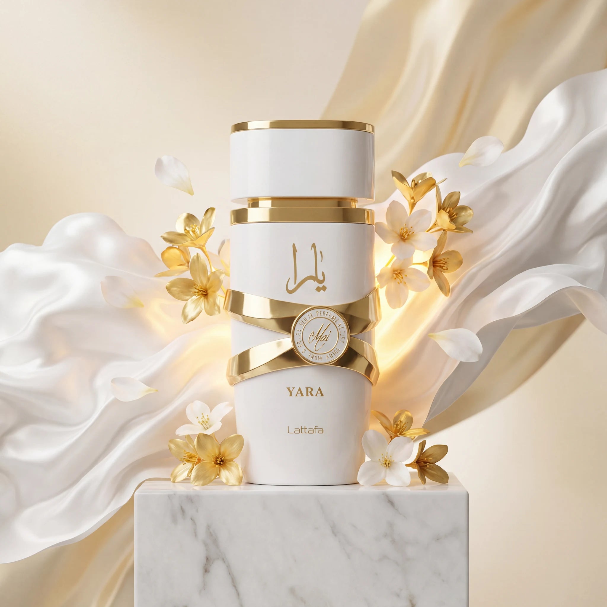 Yara Moi Lattafa Eau de Parfum Para Mujer con fondo creativo de flores blancas
