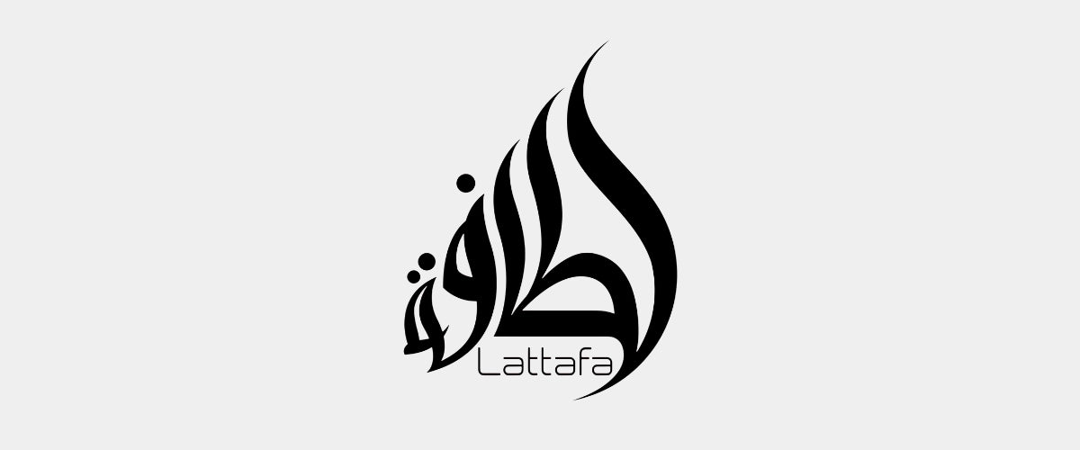 logo negro de lattafa con fondo gris