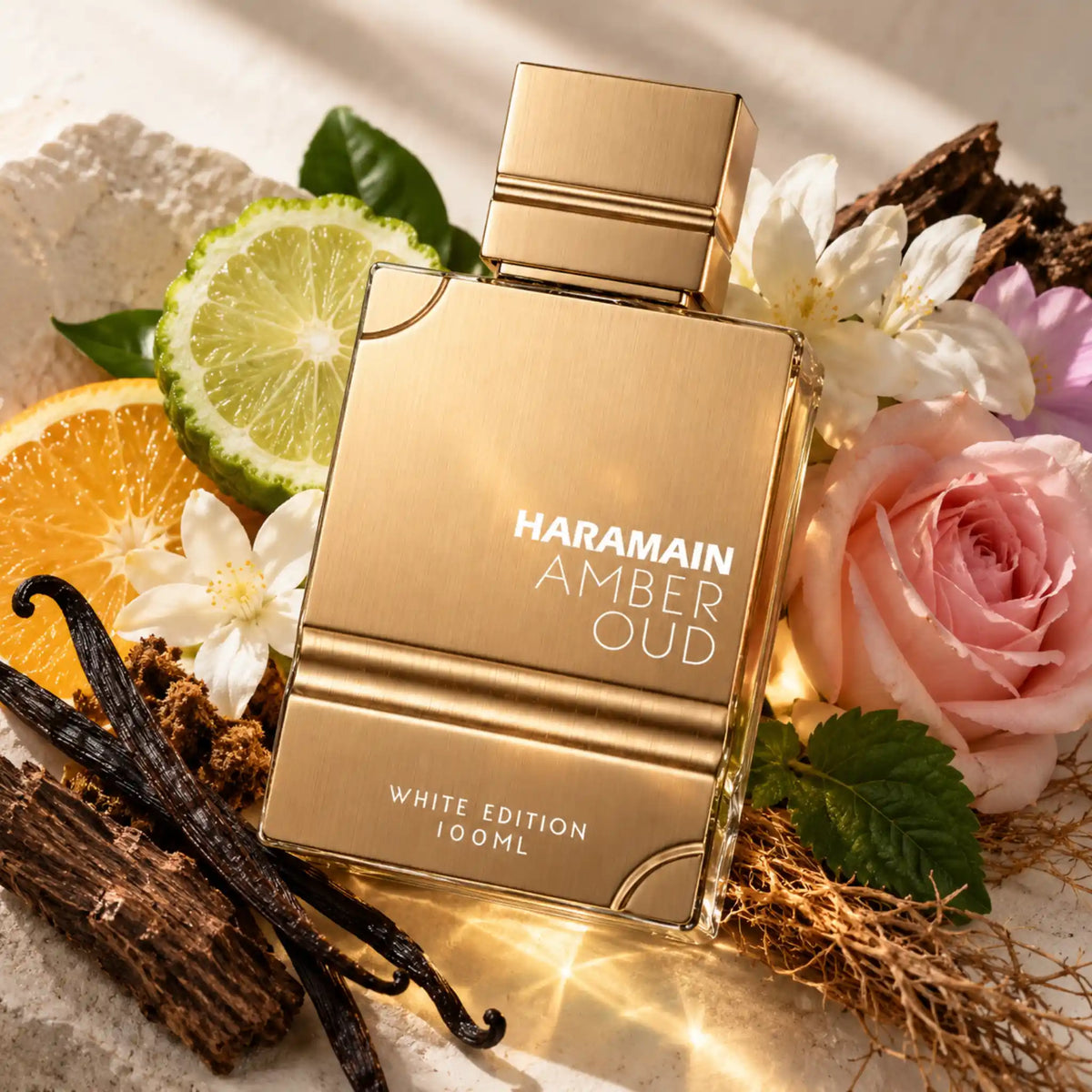 Amber Oud White Edition Al Haramain Eau de Parfum con fondo creativo