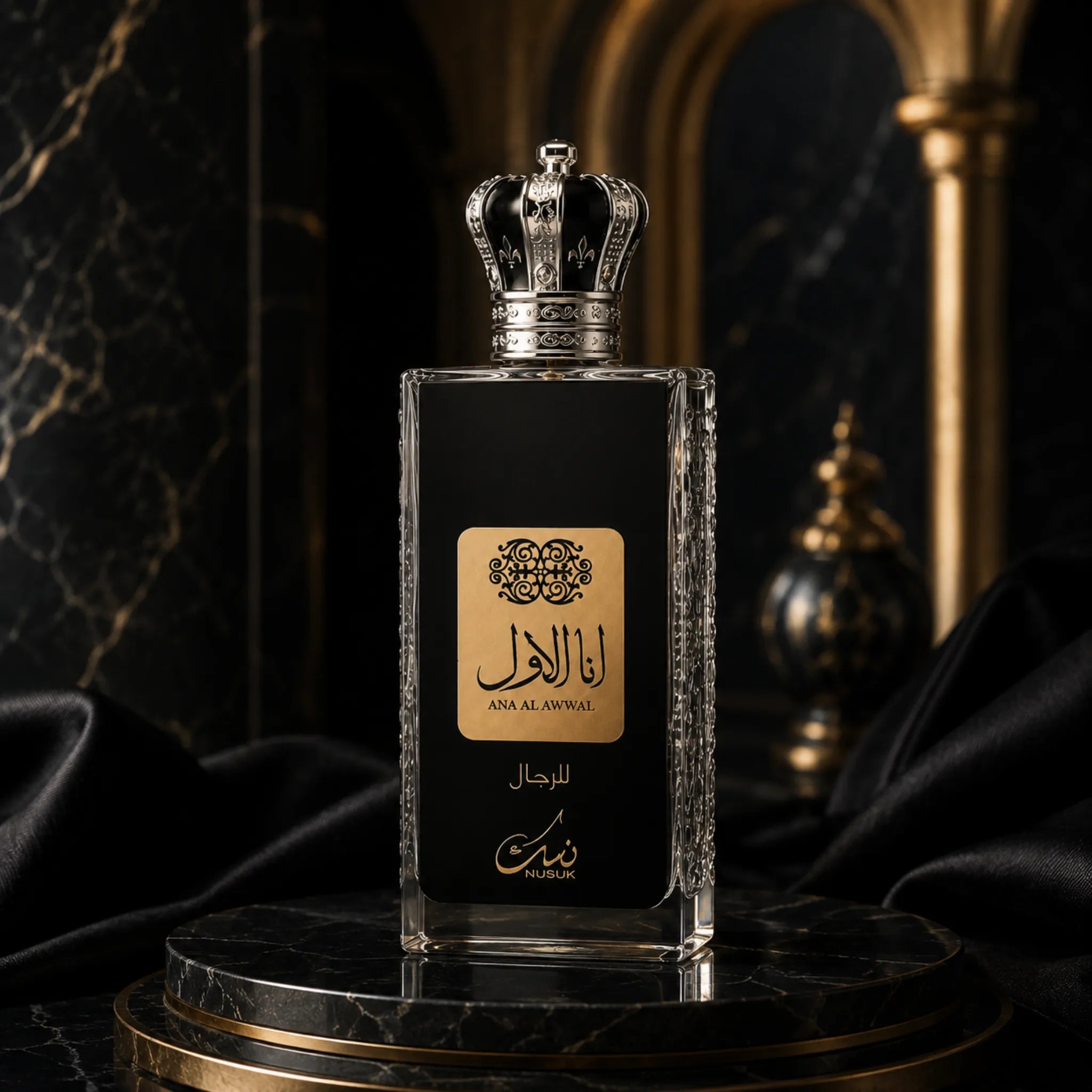 Ana Al Awwal Silver Nusuk Eau de Parfum con fondo negro y dorado