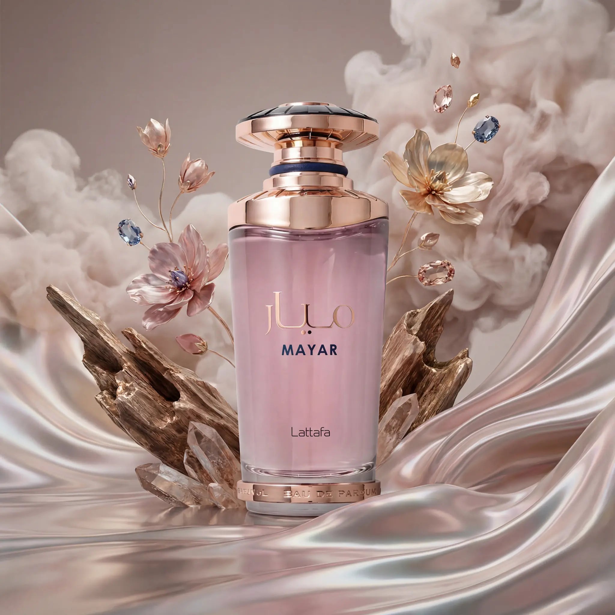 Mayar Lattafa Eau de Parfum Para Mujer con fondo creativo de rosas y minerales
