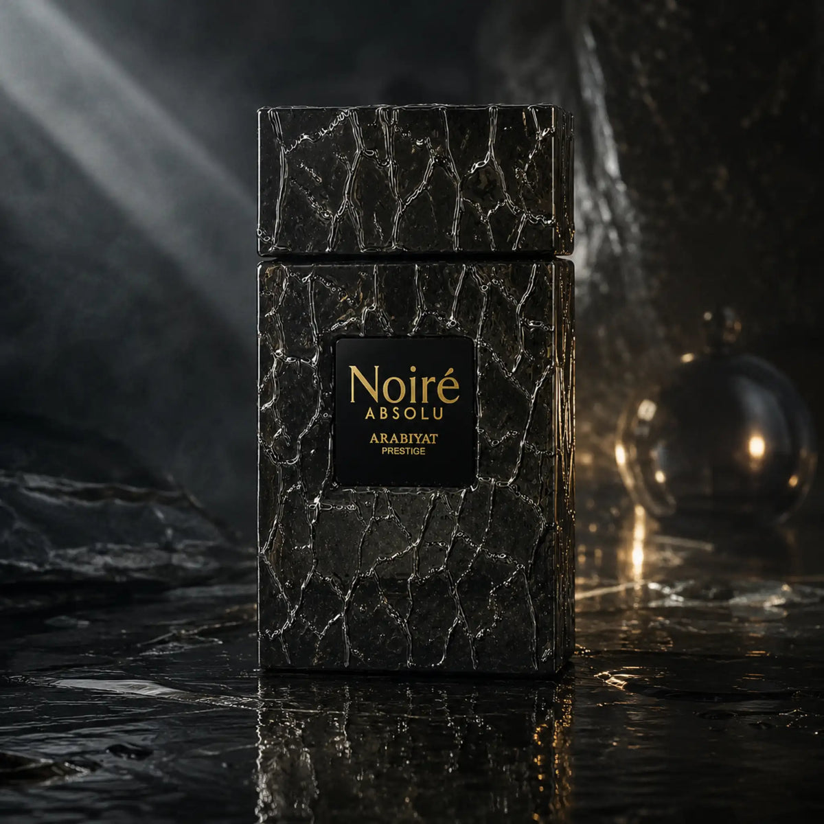Noirè Absolu Arabiyat Prestige Eau de Parfum con fondo negro