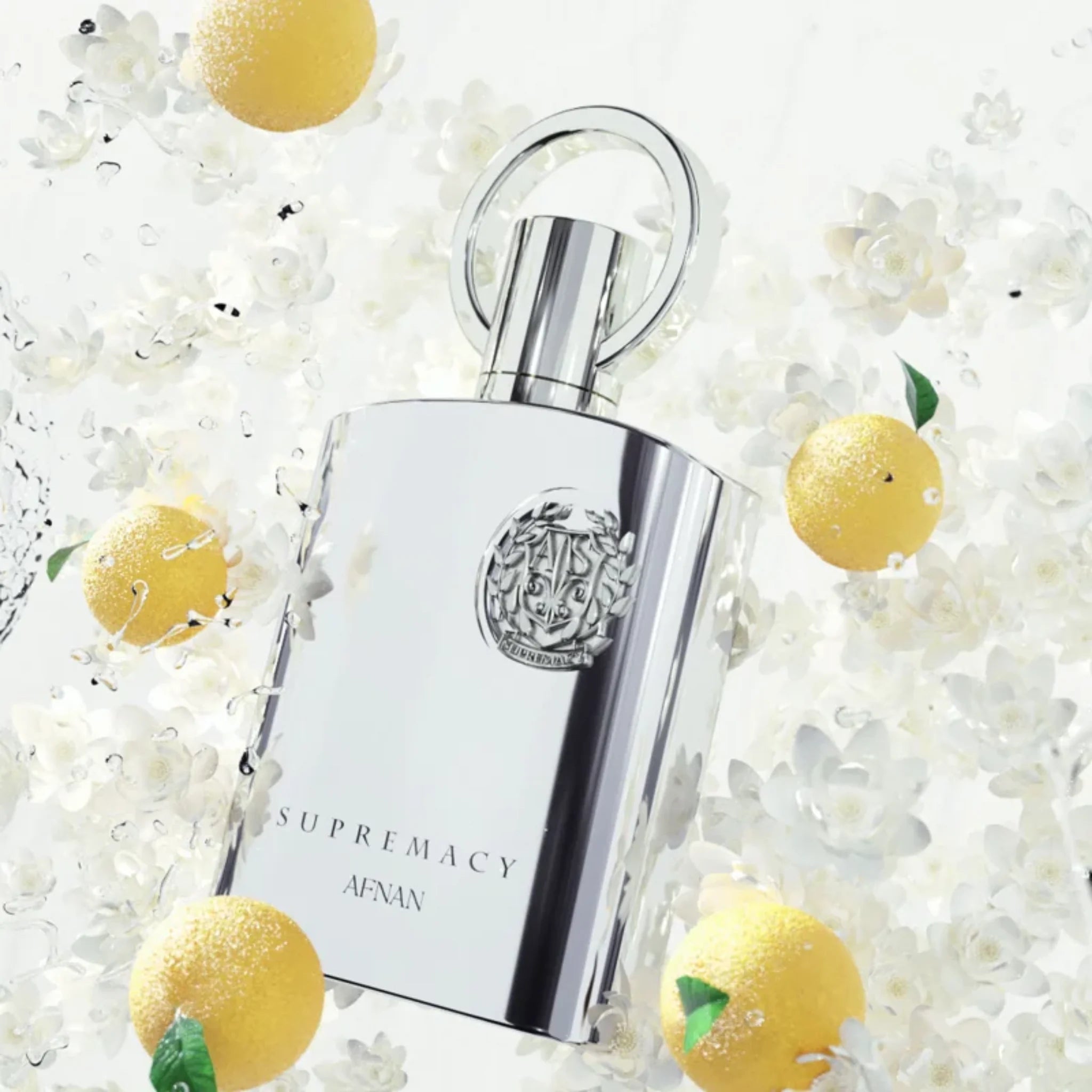 Frasco del perfume Supremacy Silver Afnan Eau de Parfum Para Hombre con bergamota y flores blancas