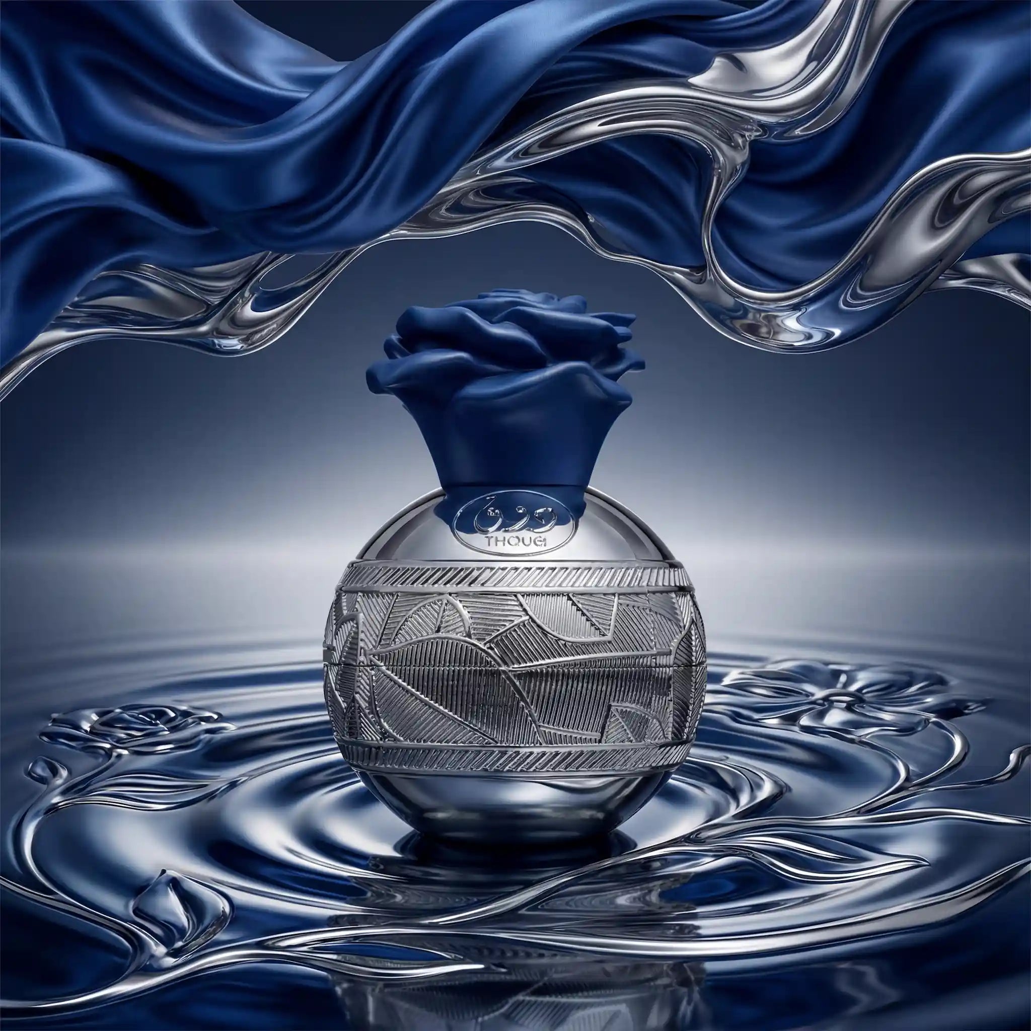 Thouq Lattafa Eau de Parfum Para Mujer con fondo creativo plateado y azul
