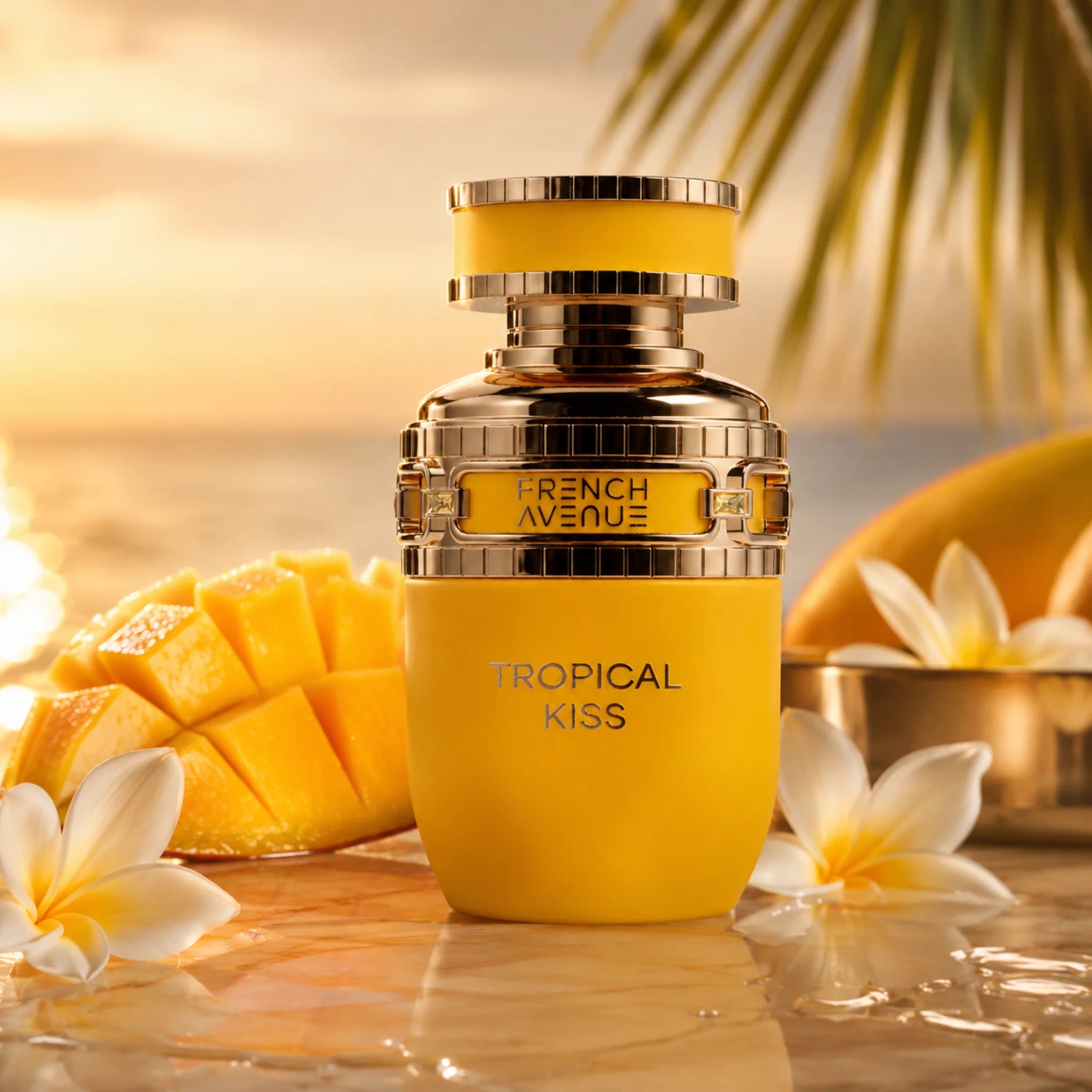 Fondo mango con la botella Tropical Kiss French Avenue Eau de Parfum