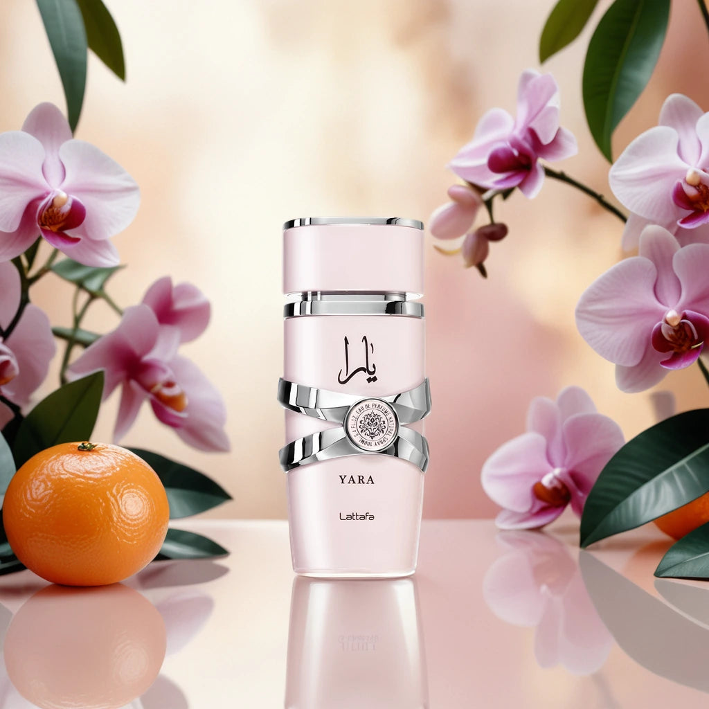 Yara Rosa Lattafa Eau de Parfum Para Mujer con fondo de flores